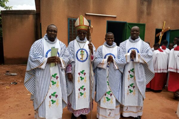 Trois nouveaux prêtres pour le diocèse de Banfora!!